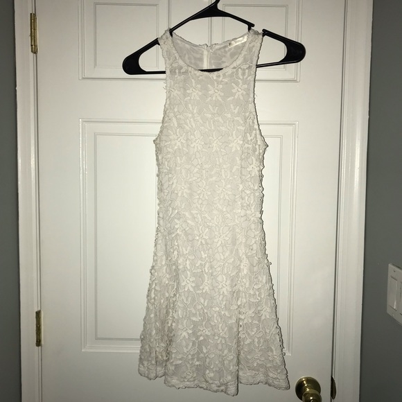 White embroidered floral dress from LF - Picture 2 of 7